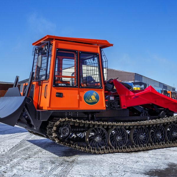 Гусеничный трелевочный трактор ТТ-4